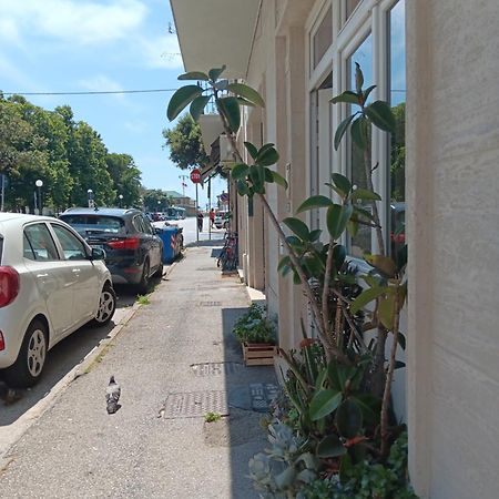 Sea Side Studio Viareggio Exterior foto